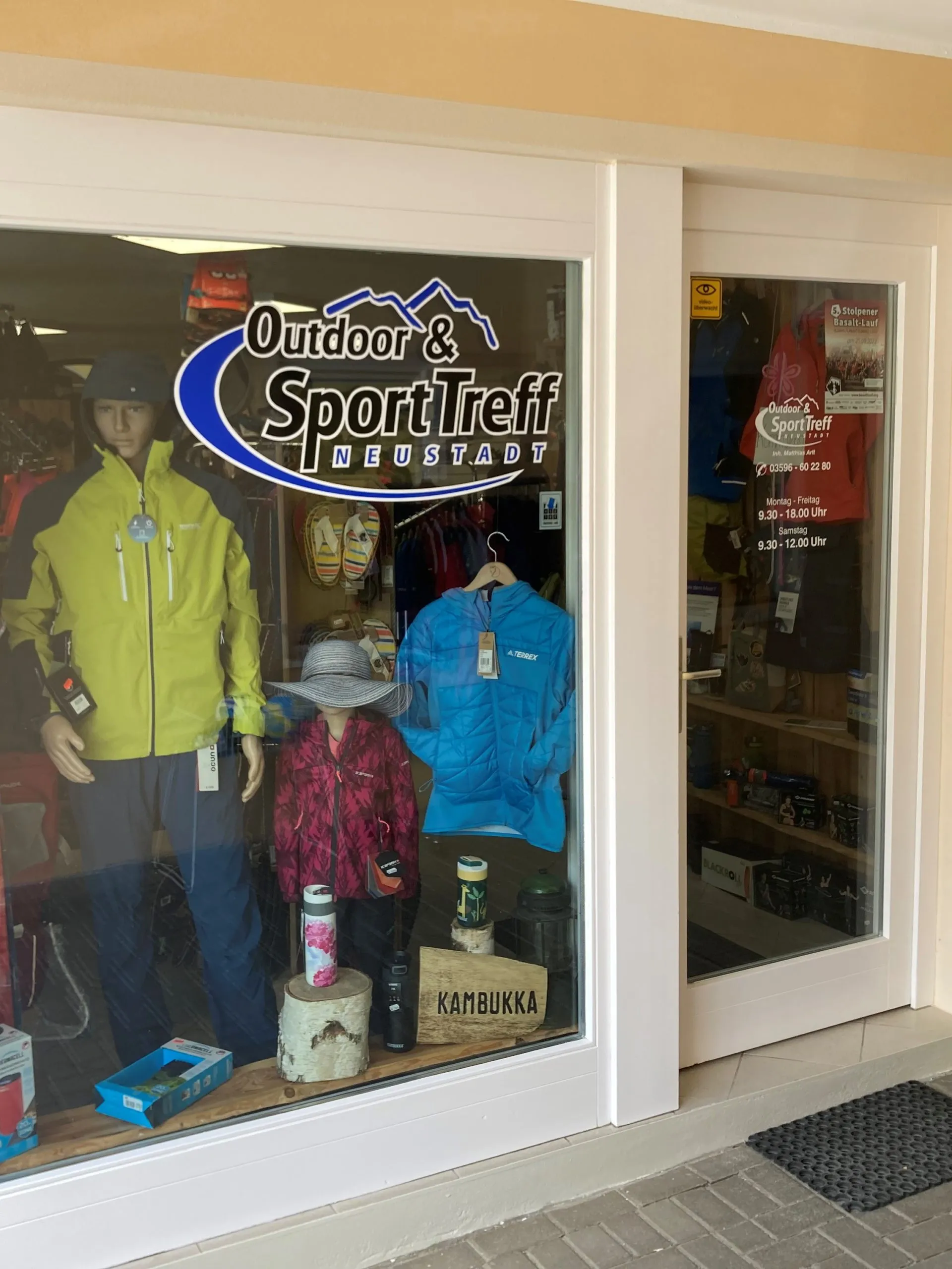 Schaufenster des Outdoor- & Sportreff